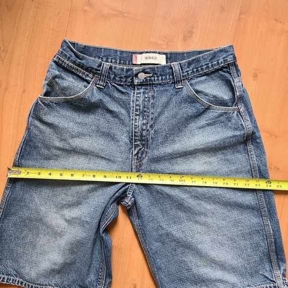 Vintage Levi's Men's Worker Denim Jean Shorts - Picture 5 of 12
